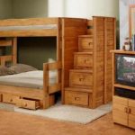 Meubles en bois dans la pépinière