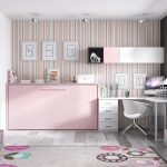 Chambre d'enfant pour une fille avec un lit pliant