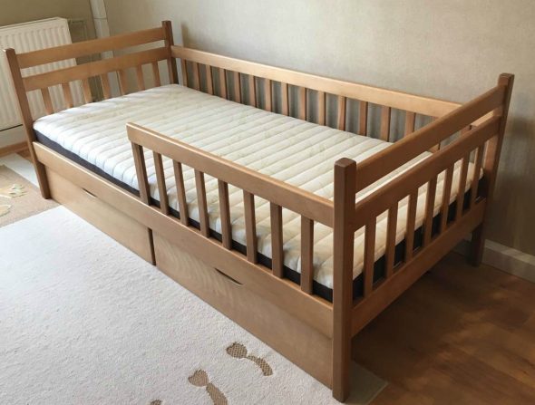 Lit bébé en hêtre