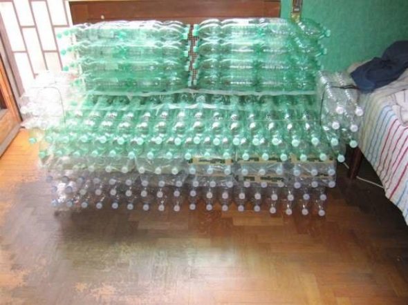 Le canapé de la bouteille de ses propres mains