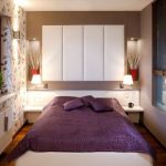 Solution de designer pour un lit de chambre étroit le long de la fenêtre