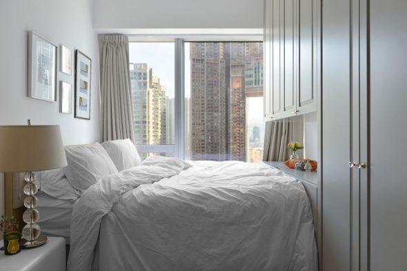 L'intérieur d'une petite chambre dans le style scandinave