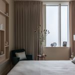 Intérieur de la chambre dans une petite pièce
