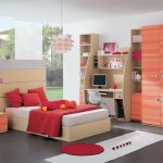 Color coral en el interior para una adolescente.