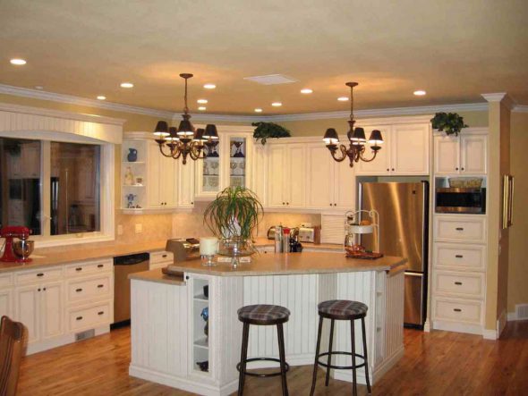 Belle grande cuisine blanche