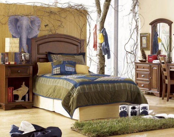 Beau et confortable lit pour la chambre