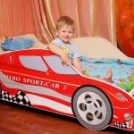 Lit rouge en forme de voiture de sport