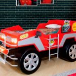 Jeep rétro-éclairé rouge pour chambre de garçon
