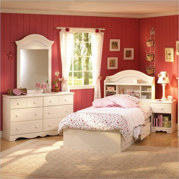 lit bébé pour les filles avec des boîtes de rangement