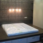 Bed-podium avec tiroirs et éclairage