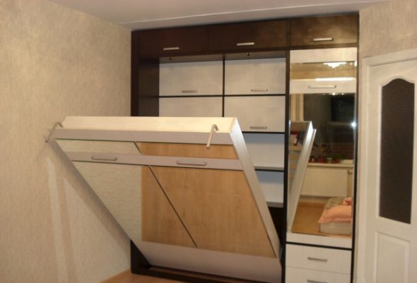 Lit de transformation avec un cas de miroir