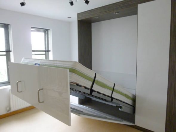 Lit, armoire intégrée