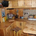 Petite cuisine pour une maison de pays en bois