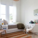 Petite chambre pour un enfant ou un adolescent dans le style scandinave