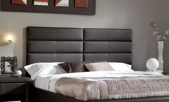 Tête de lit souple fixée au mur