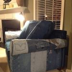 Fauteuil rembourré en vieux jeans