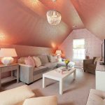 Petit salon traditionnel au 2ème étage d'une maison de campagne