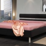Nuances de pêche pour un lit avec un dos doux