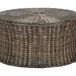 meuble en osier fait de pouf en rotin artificiel