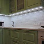 Illumination dans la cuisine avec des lampes fluorescentes