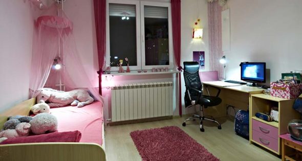 Cama de dossel rosa