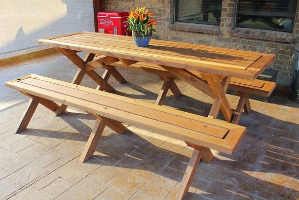mobilier de jardin - table et bancs photo
