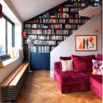 Cas pour les livres de forme inhabituelle sur le grenier