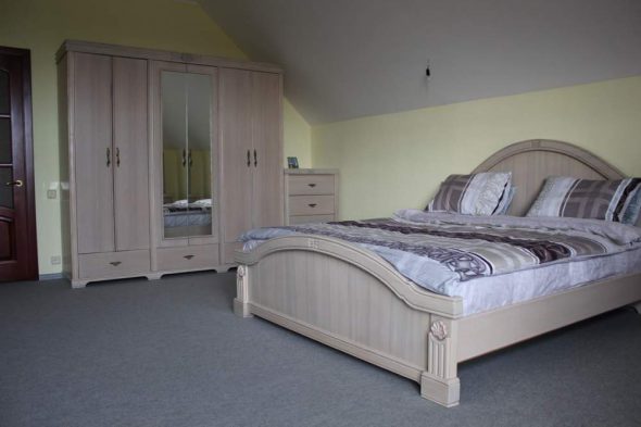 Chambre à coucher en bois frêne massif