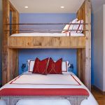 Chambre rustique avec grand lit mezzanine