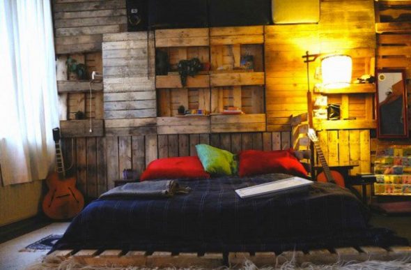 Mur et lit de palette