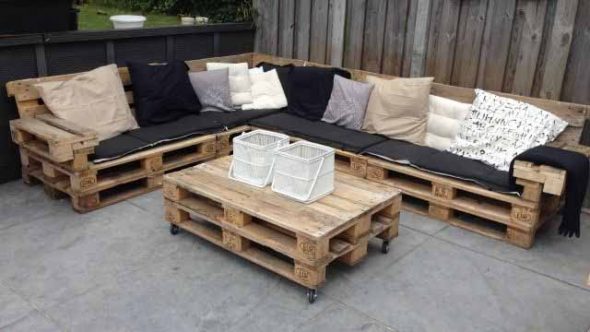 une table de palettes avec ses propres mains