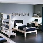 Chambre stricte pour un garçon