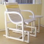 Chaise de véranda et petite table
