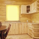Cuisine en bois claire et confortable