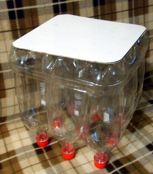 Tabouret de bouteilles en plastique