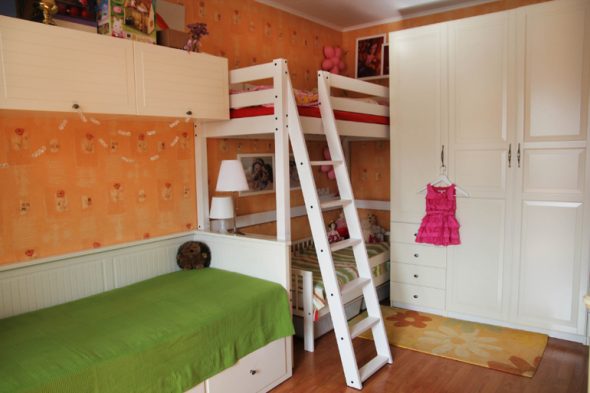 Arrangement confortable des meubles pour un appartement d'une pièce