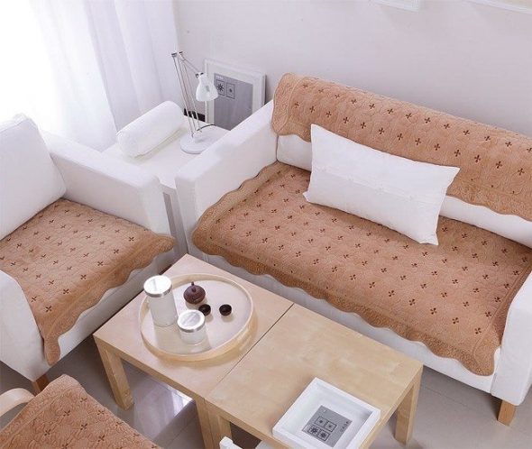 Salon confortable avec canapé et chaise longue