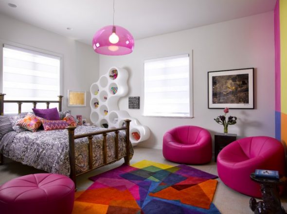 Quarto luminoso para um adolescente