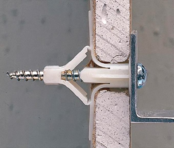 attaches aux cloisons sèches