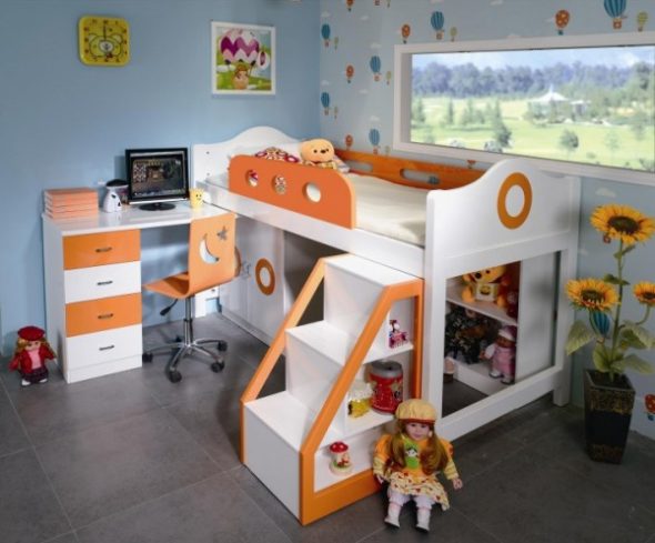 Foto van het hoogslaper met een speelhoek