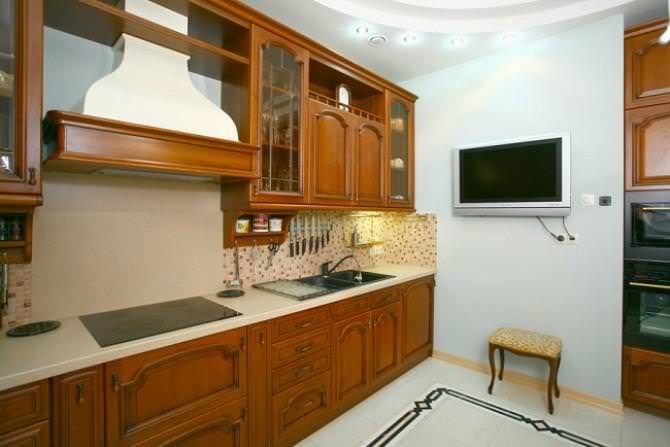 armoires de cuisine sur le mur