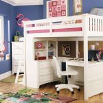 Lit mezzanine en bois blanc pour un adolescent