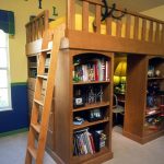 Grand lit mezzanine en bois