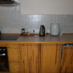 Grande cuisine faite maison à partir de planches de bois