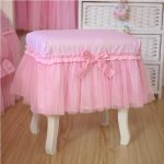 couverture sur le tabouret photo