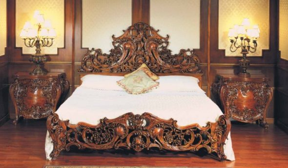 Mobilier de chambre baroque en bois