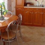 Table ovale en bois pour la cuisine
