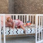 Canapé ovale pour enfants à l'intérieur