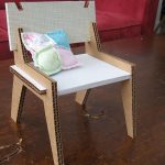 Chaise haute en carton