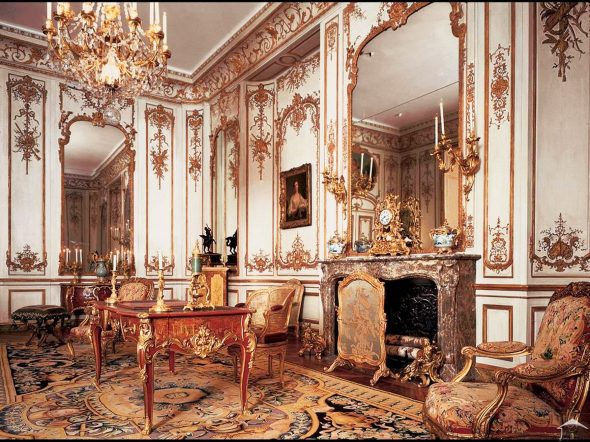 Salon design avec cheminée